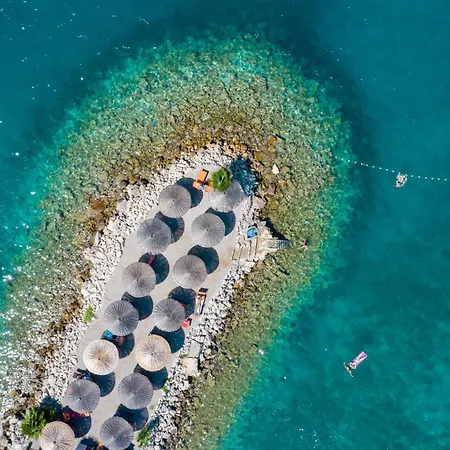 Cube Apartment Njivice