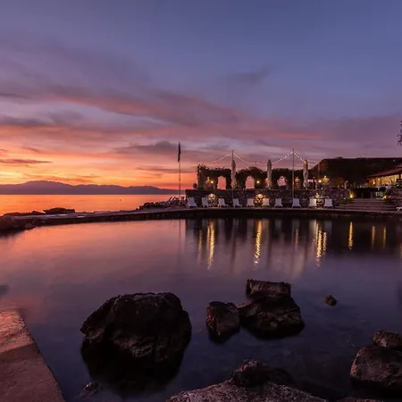 Cube Apartment Njivice